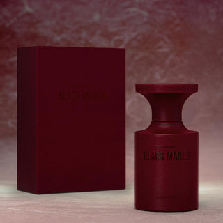 Botella audaz de Black Mango by BORNTOSTANDOUT, con un diseño en tonos oscuros y un acabado extrait de parfum.